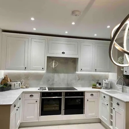 بيت للعطل Heather Mere Cottage,